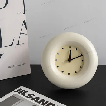 Настольные Часы в стиле MOMO Nordic Ins, Простые Современные Прикроватные часы для Спальни, Бесшумные Черно-белые Маленькие Круглые часы